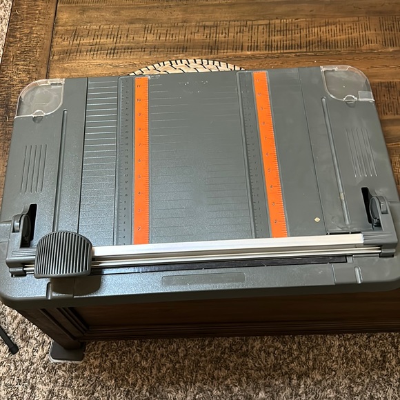 Fiskars Art Fiskars Cutting Board Paper Rotary Cutter Tabletop